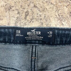 Hollister Ultra High Rise Mom Jean (11R)